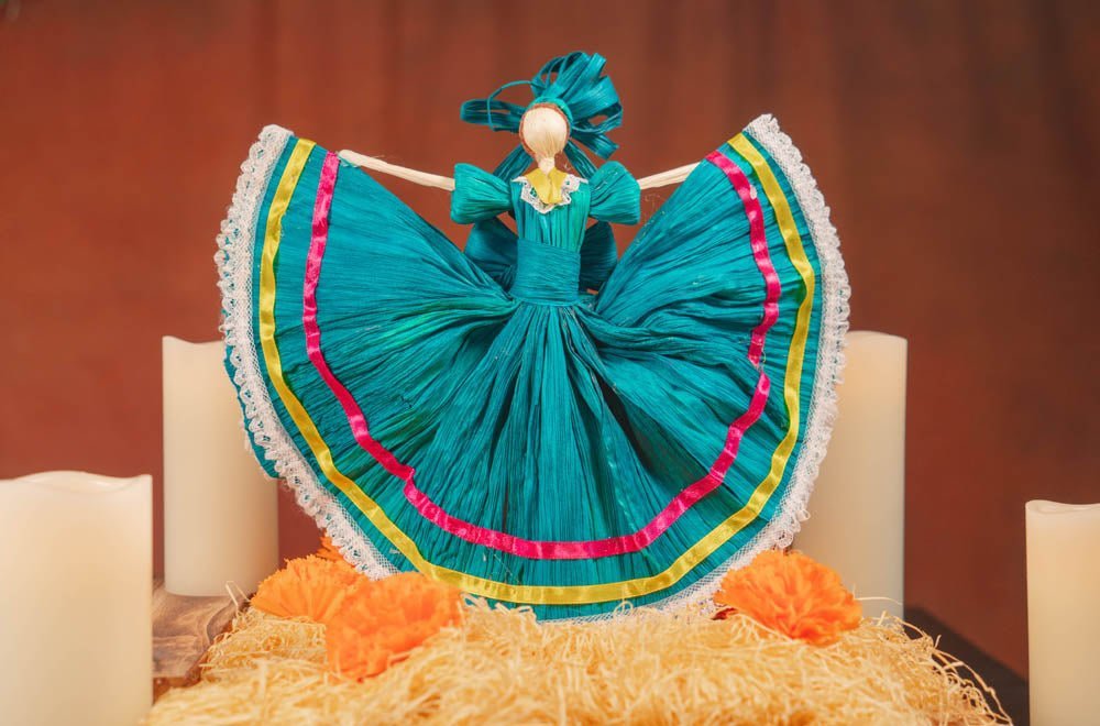 Decoraciones de Hoja de Maiz (Bailadora) - Tradicion Mexicana