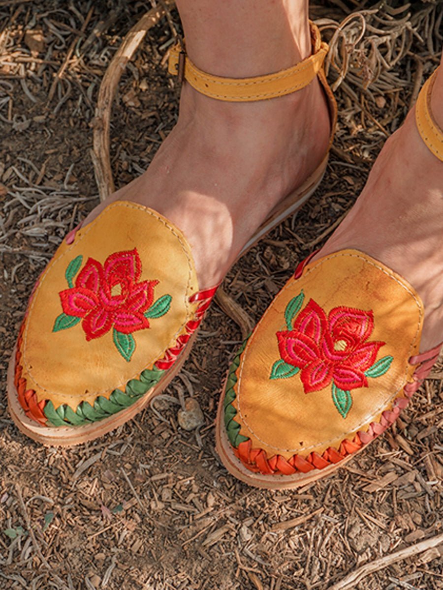 Huarache Artesanal Bordado De Piel - Artisanal Embroidered Leather Sandals - Tradicion Mexicana