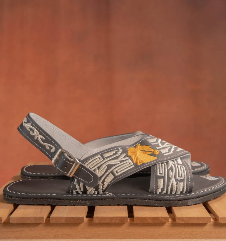 Huarache Bordado para Hombre - Diseño Greca - Tradicion Mexicana