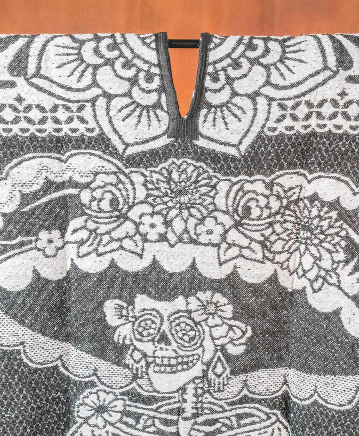 La Catrina Calavera super warm poncho - Tradicion Mexicana